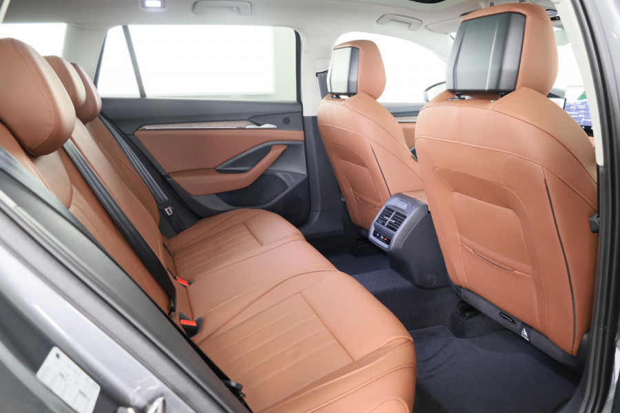 Škoda Superb Combi First Edition 1.5 MHEV 150pk TSI e-TEC Combi | Cognac leder | Travel Assist plus | Panoramadak