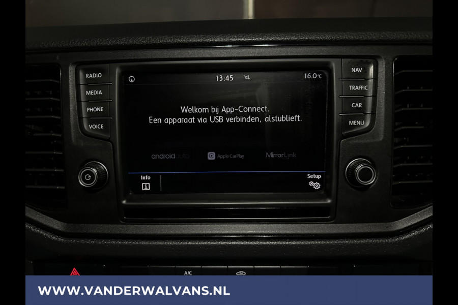 Volkswagen Crafter 2.0 TDI 140pk L3H3 L2H2 Euro6 Airco | Navigatie | 3000kg Trekhaak Apple Carplay, Android Auto, Chauffeursstoel, Cruisecontrol, Parkeersensoren, Bijrijdersbank