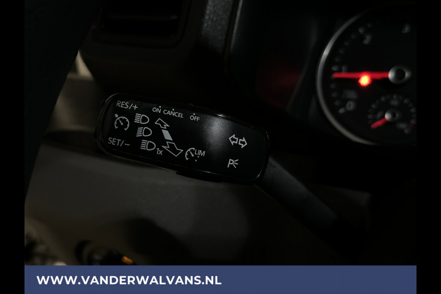 Volkswagen Crafter 2.0 TDI 140pk L3H3 L2H2 Euro6 Airco | Navigatie | 3000kg Trekhaak Apple Carplay, Android Auto, Chauffeursstoel, Cruisecontrol, Parkeersensoren, Bijrijdersbank