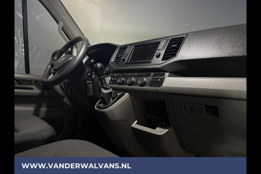 Volkswagen Crafter 2.0 TDI 140pk L3H3 L2H2 Euro6 Airco | Navigatie | 3000kg Trekhaak Apple Carplay, Android Auto, Chauffeursstoel, Cruisecontrol, Parkeersensoren, Bijrijdersbank