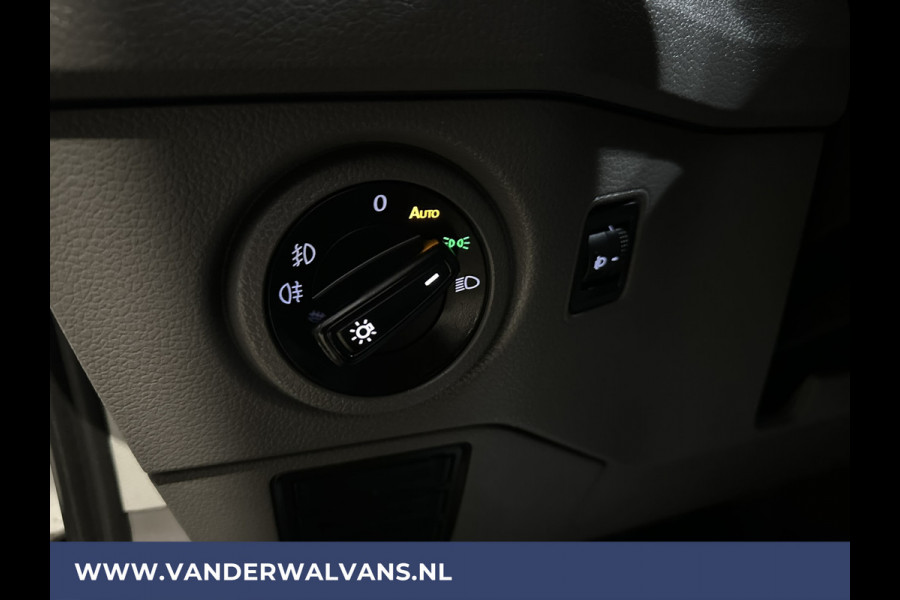 Volkswagen Crafter 2.0 TDI 140pk L3H3 L2H2 Euro6 Airco | Navigatie | 3000kg Trekhaak Apple Carplay, Android Auto, Chauffeursstoel, Cruisecontrol, Parkeersensoren, Bijrijdersbank