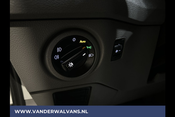 Volkswagen Crafter 2.0 TDI 140pk L3H3 L2H2 Euro6 Airco | Navigatie | 3000kg Trekhaak Apple Carplay, Android Auto, Chauffeursstoel, Cruisecontrol, Parkeersensoren, Bijrijdersbank