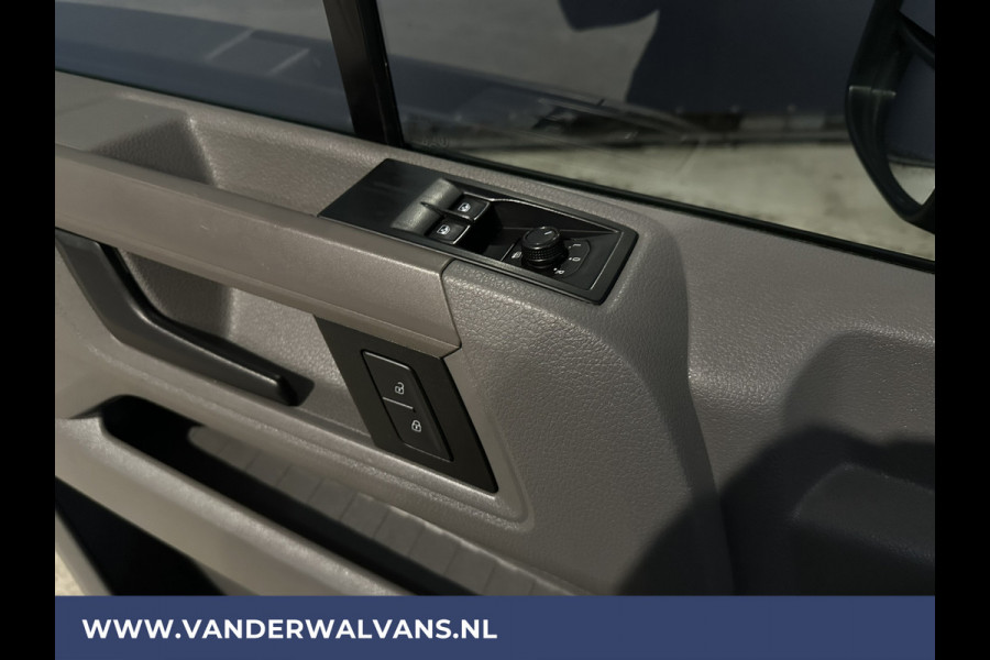 Volkswagen Crafter 2.0 TDI 140pk L3H3 L2H2 Euro6 Airco | Navigatie | 3000kg Trekhaak Apple Carplay, Android Auto, Chauffeursstoel, Cruisecontrol, Parkeersensoren, Bijrijdersbank