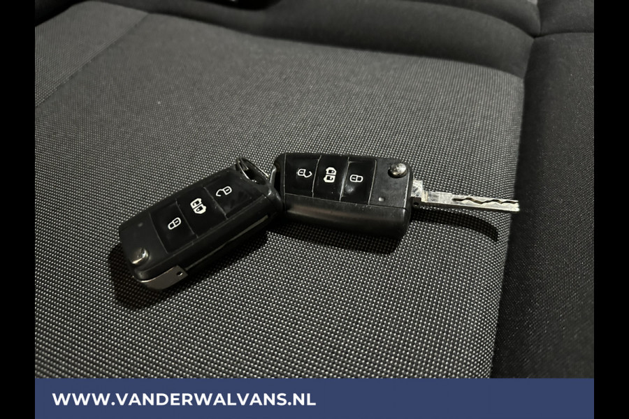 Volkswagen Crafter 2.0 TDI 140pk L3H3 L2H2 Euro6 Airco | Navigatie | 3000kg Trekhaak Apple Carplay, Android Auto, Chauffeursstoel, Cruisecontrol, Parkeersensoren, Bijrijdersbank