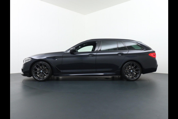 BMW 5 Serie Touring 520i M Sport Competition uitgevoerd ZEER COMPLEET | DEALER ONDERHOUDEN | PANO | LEDER