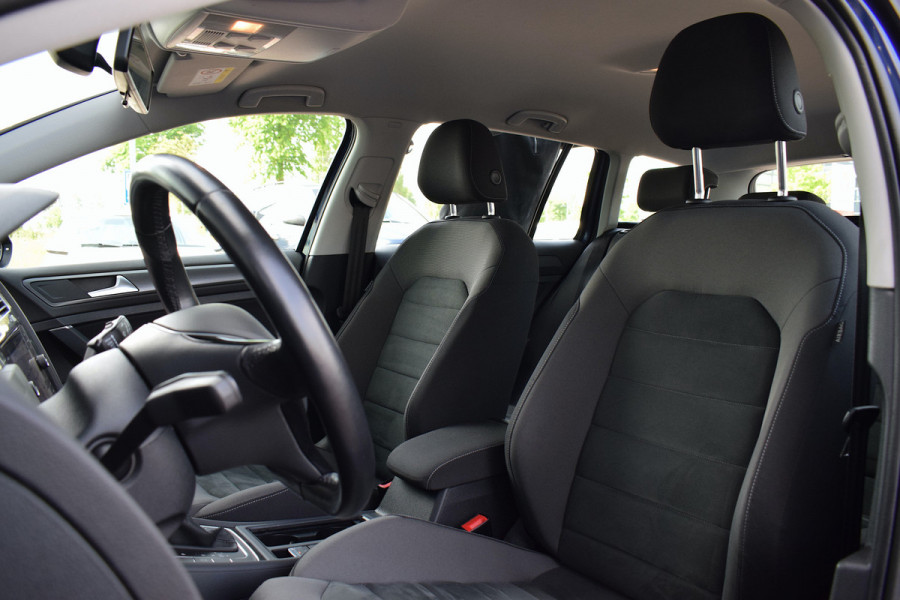 Volkswagen GOLF Variant 1.0 TSI Comfortline Business | Trekhaak | Apple CarPlay | DSG | Sportstoelen