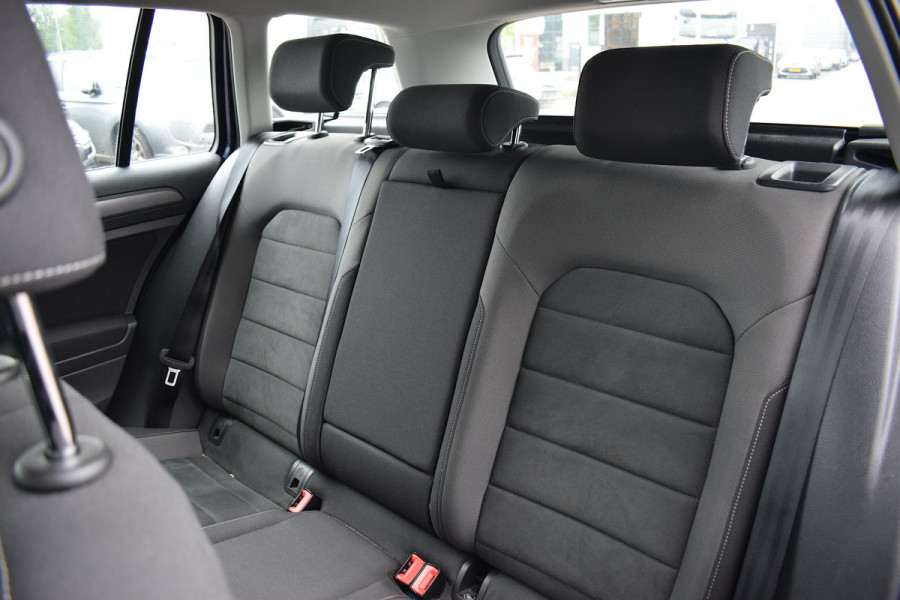 Volkswagen GOLF Variant 1.0 TSI Comfortline Business | Trekhaak | Apple CarPlay | DSG | Sportstoelen