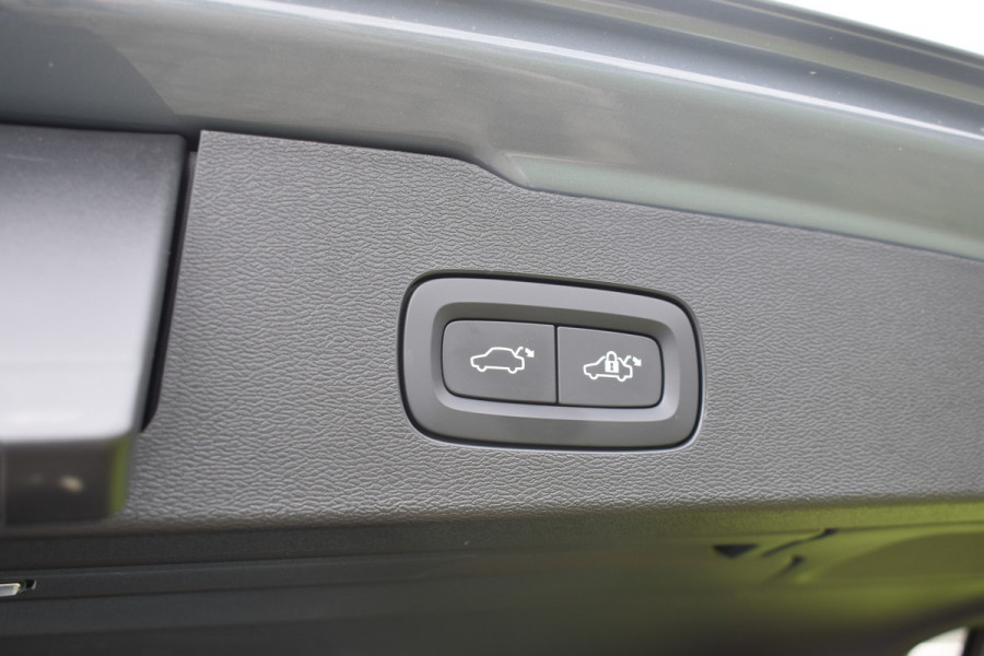 Volvo V60 Cross Country B5 Mild Hybrid AWD 265PK Automaat Plus | ACC | H&K | BLIS | Trekhaak | Leder | 360"Camera | 19"LMV | Stoelverwarming |