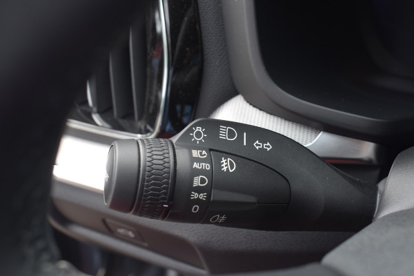 Volvo V60 Cross Country B5 Mild Hybrid AWD 265PK Automaat Plus | ACC | H&K | BLIS | Trekhaak | Leder | 360"Camera | 19"LMV | Stoelverwarming |