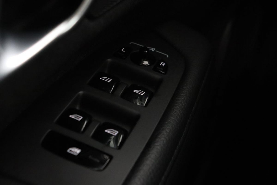 Volvo V90 Cross Country 2.0 D4 AWD | Camera | Stoel & Stuurverwarming | Trekhaak | Navigatie | Half leder | Adaptive cruise | Full LED