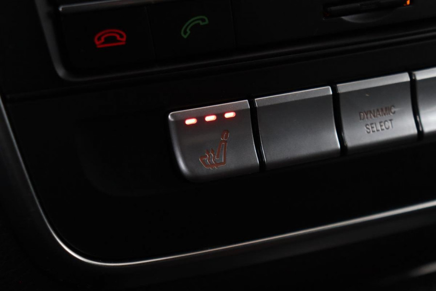 Mercedes-Benz CLA-Klasse 180 AMG Upgrade Edition | Origineel NL | Carplay | Stoelverwarming | Camera | Navigatie | Park Assist | Full LED