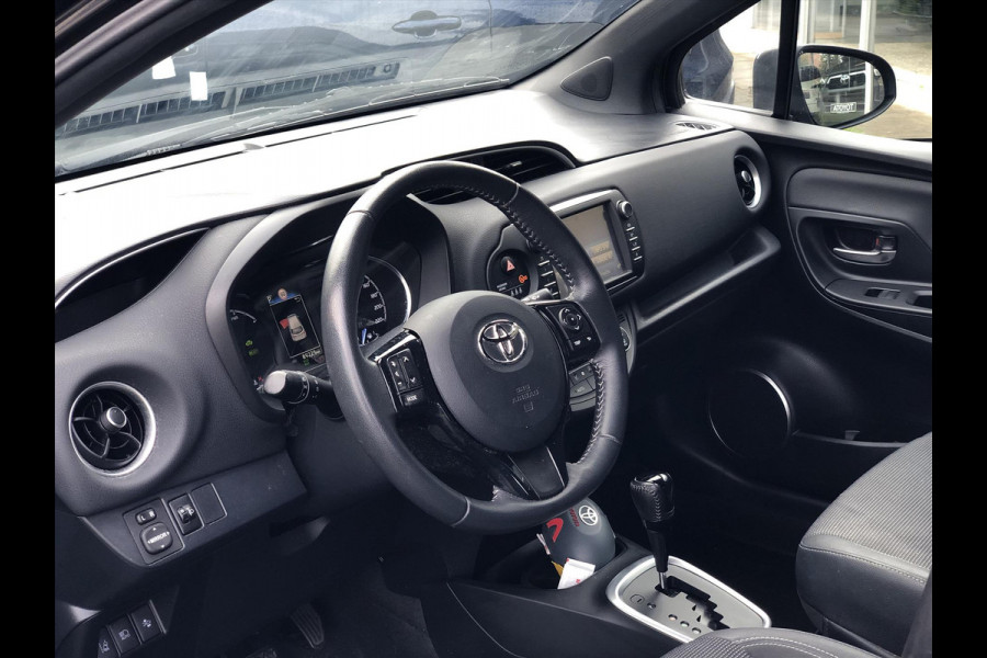 Toyota Yaris 1.5 Hybrid Executive | Navigatie, Half leer, Lichtmetalen velgen, Licht + Regensensor, Bluetooth, Camera