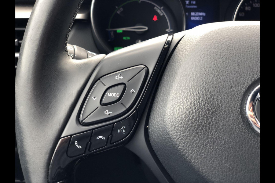 Toyota C-HR 1.8 Hybrid Bi-Tone | Trekhaak, Navigatie, Dodehoekherkenning, Stoelverwarming, 18 inch, Keyless, DAB