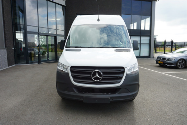 Mercedes-Benz Sprinter 317 CDI L2 H2 MBUX / Navigatie / Camera / Parkeersensoren / Cruise control / Airco