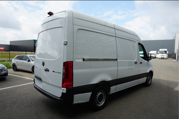 Mercedes-Benz Sprinter 317 CDI L2 H2 MBUX / Navigatie / Camera / Parkeersensoren / Cruise control / Airco