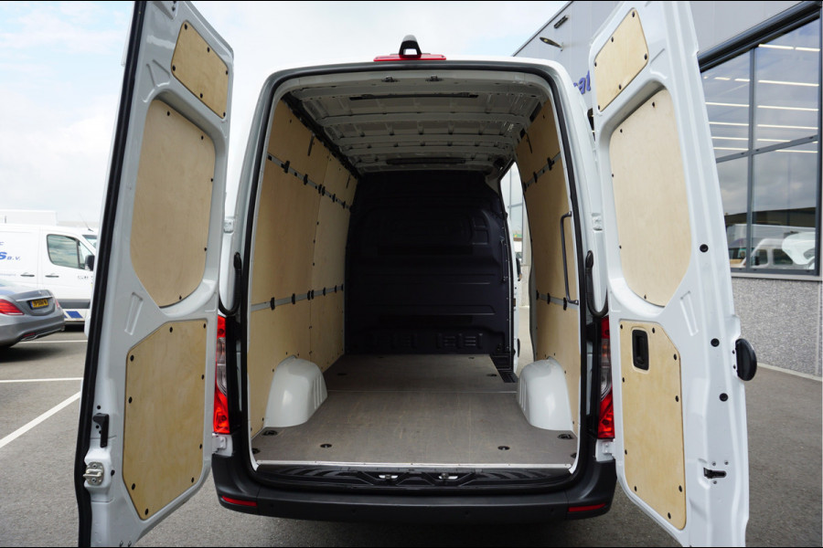 Mercedes-Benz Sprinter 317 CDI L2 H2 MBUX / Navigatie / Camera / Parkeersensoren / Cruise control / Airco