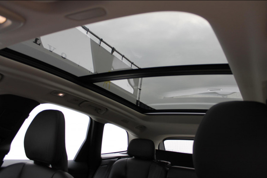 Volvo XC60 T6 350PK Recharge Automaat AWD Plus Bright Panoramisch schuif-kanteldak / Adaptieve cruise control / lederen bekleding / Google Infotainment / Getint glas vanaf B-Stijl