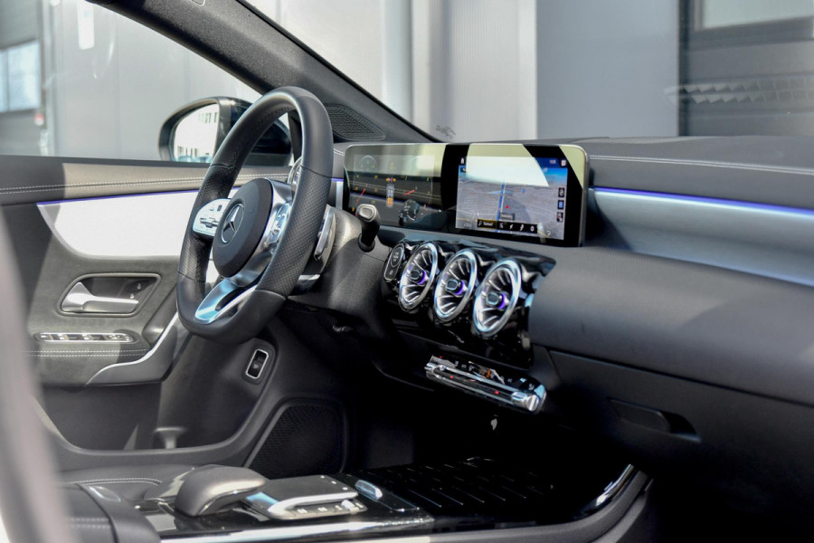 Mercedes-Benz CLA-Klasse 200 AMG "Edition", Pano, Camera, CarPlay, Sfeer!
