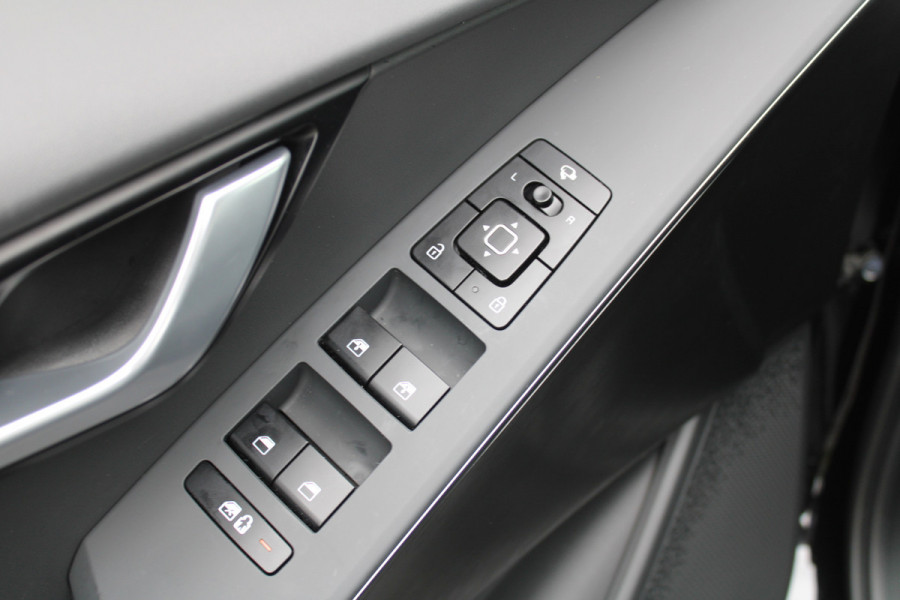 Kia Niro 1.6 GDi Hybrid DynamicPlusLine | 18" LM | Airco | Camera | Leer | All season | Stoel- stuur verwarming |