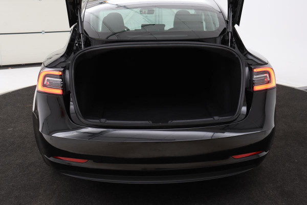 Tesla Model 3 Standard RWD Plus 60 kWh | Panoramadak | Autopilot | Leder | Stoelverwarming | Camera | Full LED | Navigatie