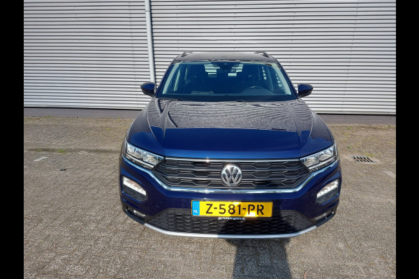 Volkswagen T-Roc 1.5 TSI Style Automaat,trekhaak, applecarplay/android/nav,airco,cruisecontrol,stoel/stuurverwarming,parkeersensoren,trekhaak