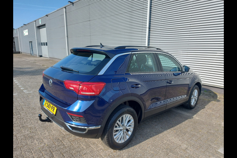 Volkswagen T-Roc 1.5 TSI Style Automaat,trekhaak, applecarplay/android/nav,airco,cruisecontrol,stoel/stuurverwarming,parkeersensoren,trekhaak