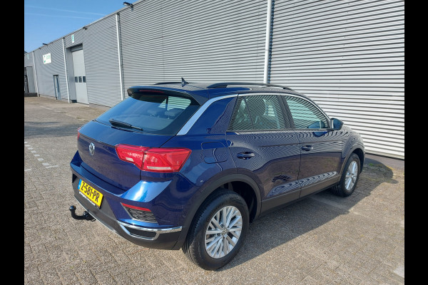 Volkswagen T-Roc 1.5 TSI Style Automaat,trekhaak, applecarplay/android/nav,airco,cruisecontrol,stoel/stuurverwarming,parkeersensoren,trekhaak