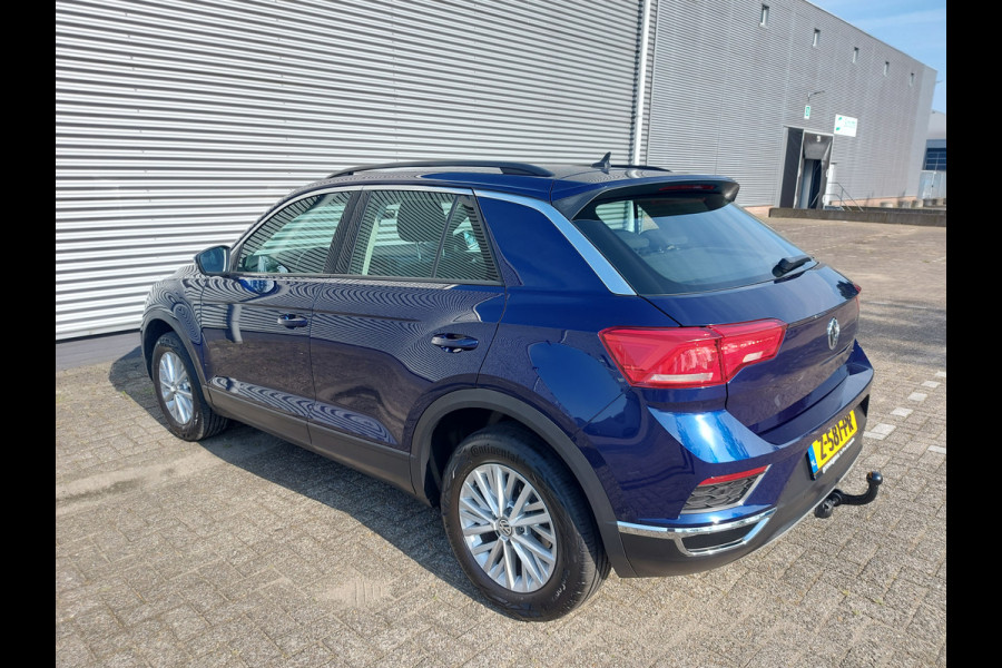 Volkswagen T-Roc 1.5 TSI Style Automaat,trekhaak, applecarplay/android/nav,airco,cruisecontrol,stoel/stuurverwarming,parkeersensoren,trekhaak