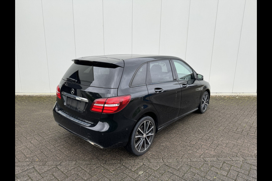 Mercedes-Benz B-klasse  180 Automaat 180 URBAN NIGHT FAMILY EDITION Cruise control - Airco - Artico leder - Navi / Blue tooth - ILS light Zitcomfort pakket - Privacy glass - Comfort onderstel - Zwarte hemel .