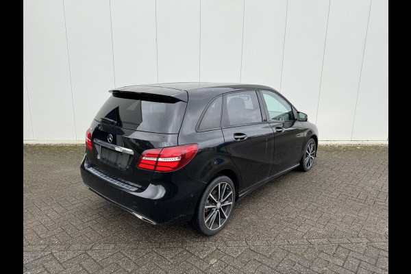 Mercedes-Benz B-klasse  180 Automaat 180 URBAN NIGHT FAMILY EDITION Cruise control - Airco - Artico leder - Navi / Blue tooth - ILS light Zitcomfort pakket - Privacy glass - Comfort onderstel - Zwarte hemel .