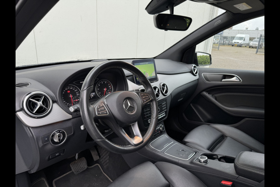 Mercedes-Benz B-klasse  180 Automaat 180 URBAN NIGHT FAMILY EDITION Cruise control - Airco - Artico leder - Navi / Blue tooth - ILS light Zitcomfort pakket - Privacy glass - Comfort onderstel - Zwarte hemel .