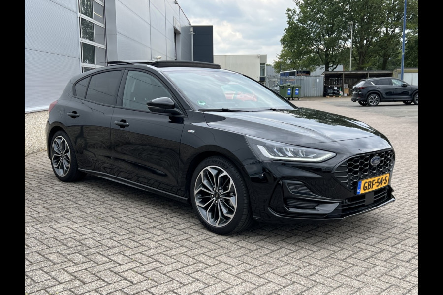 Ford Focus 1.0 EBH ST Line X 155pk PANODAK! DRIVERPACK! WINTERPACK!