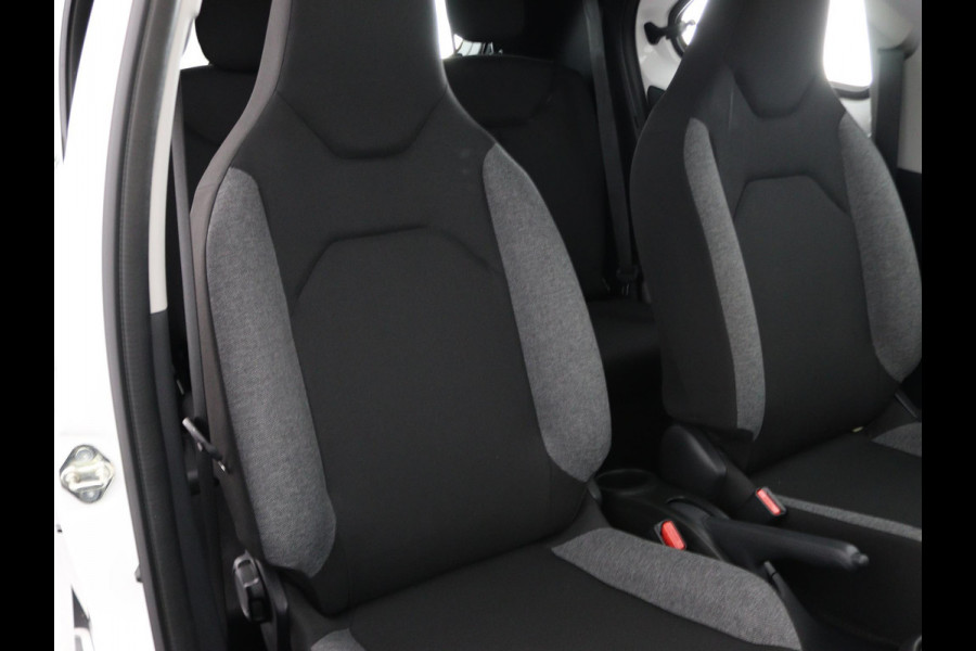 Toyota Aygo X 1.0 VVT-i MT Play | Apple Carplay & AndroidAUTO | All-Season banden | Adaptive Cruise control