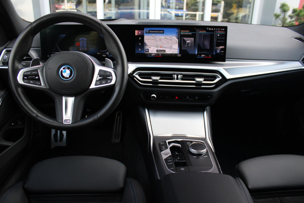 BMW 3 Serie Touring 320e M-SPORT 204pk AUTOMAAT HYBRID | CURVED DISPLAY | PANORAMISCH SCHUIF/KANTEL DAK | ACHTERUITRIJ CAMERA | ADAPTIEVE LED KOPLAMPEN |SHADOW LINE | ALCANTARA BEKLEDING | STOEL VERWARMING | DRAADLOZE APPLE CARPLAY | ELEKTRISCH VERSTELBARE STOELEN MET GEHEUGEN FUNCTIE | HEAD UP DISPLAY | AMBIANCE SFEER VERLICHTING | DRAADLOZE TELEFOONLADER | DODEHOEK BEWAKING | ELEKTRISCHE ACHTERKLEP | ADAPTIVE CRUISE CONTROL | DAB+ RADIO | COMFORT ACCESS | DONKER GETINTE ACHTERRUITEN | |