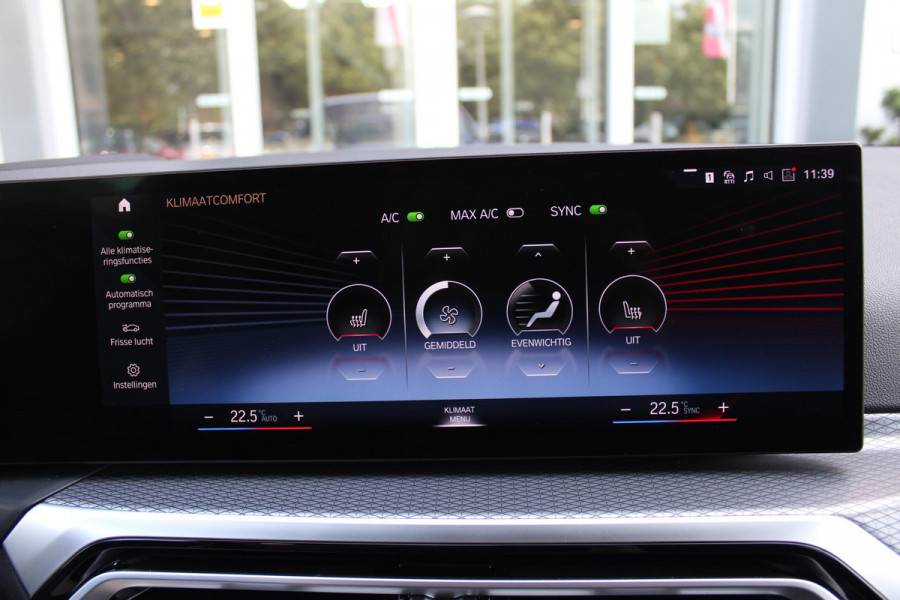 BMW 3 Serie Touring 320e M-SPORT 204pk AUTOMAAT HYBRID | CURVED DISPLAY | PANORAMISCH SCHUIF/KANTEL DAK | ACHTERUITRIJ CAMERA | ADAPTIEVE LED KOPLAMPEN |SHADOW LINE | ALCANTARA BEKLEDING | STOEL VERWARMING | DRAADLOZE APPLE CARPLAY | ELEKTRISCH VERSTELBARE STOELEN MET GEHEUGEN FUNCTIE | HEAD UP DISPLAY | AMBIANCE SFEER VERLICHTING | DRAADLOZE TELEFOONLADER | DODEHOEK BEWAKING | ELEKTRISCHE ACHTERKLEP | ADAPTIVE CRUISE CONTROL | DAB+ RADIO | COMFORT ACCESS | DONKER GETINTE ACHTERRUITEN | |