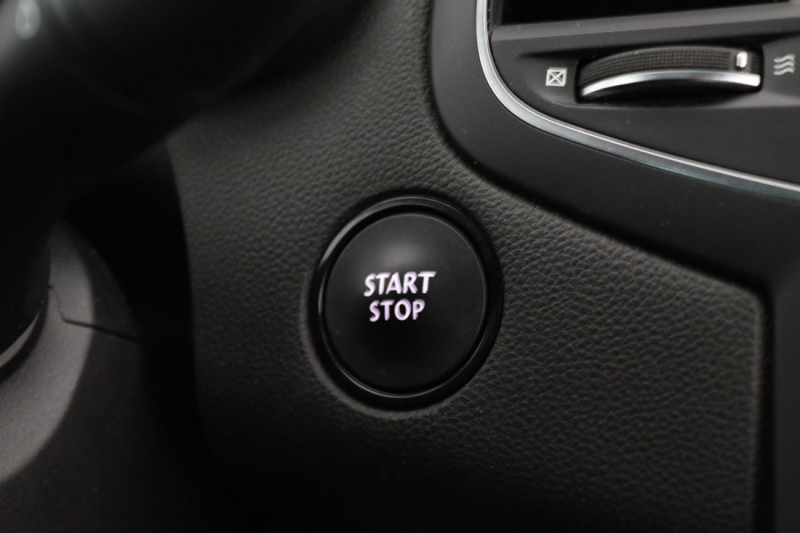 Renault Mégane 1.3 TCe LIMITED AUTOMAAT TOT 2 JR GARANTIE Navi | Climate Control | Cruise Control | Safety pakket | Voorstoelen verwarmd | Parkeersensor achter | keyless entry | start & stop