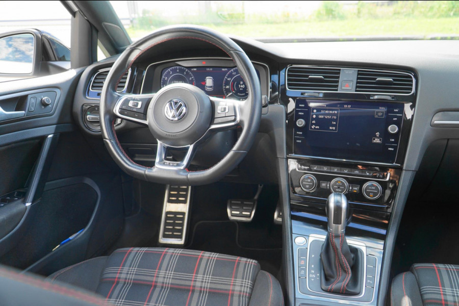 Volkswagen Golf 2.0 TSI GTI Performance PANO