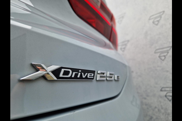 BMW X2 xDrive25e High Executive Automaat| Panoramdak | Sport-Leder | Camera | Navi | HUD | 19" Velgen | PDC | Cruise | LED |