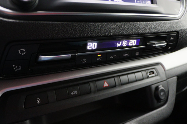 Toyota ProAce Worker 2.0 D-4D Black Line Automaat 3-Zits, Bi-Xenon, Navigatie, Apple CarPlay, Imperiaal, Trekhaak, Cruise, 17''