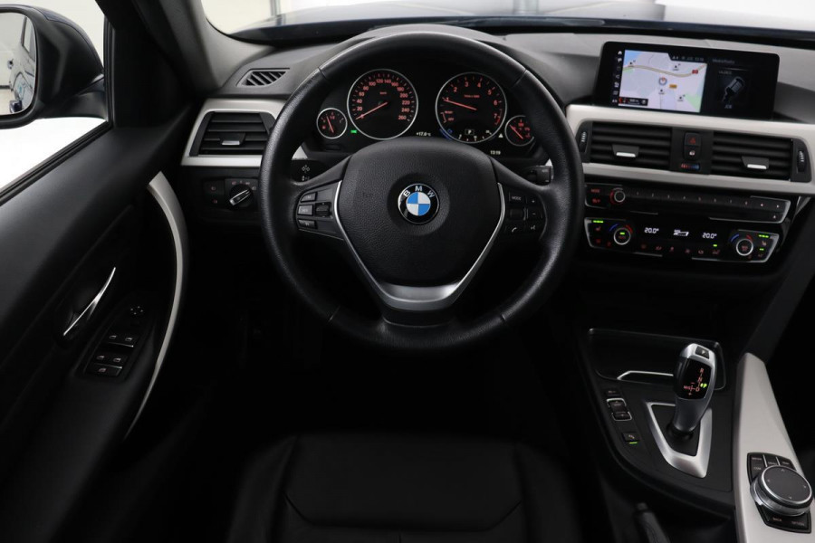 BMW 3 Serie 318i High Executive | Panoramadak | Leder | Full LED | Stoelverwarming | Camera | Navigatie | PDC | Bluetooth