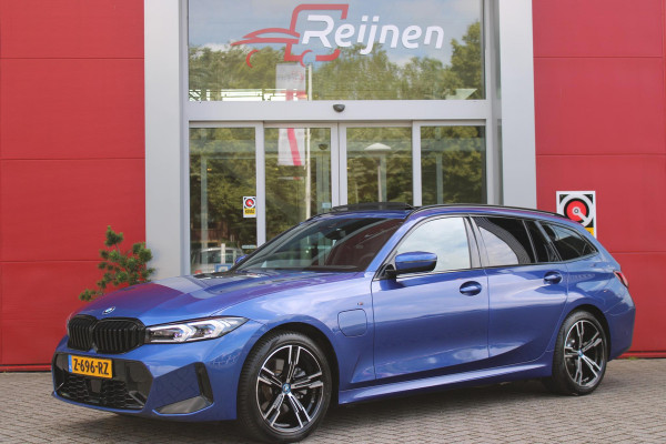 BMW 3 Serie Touring 320e M-SPORT 204pk AUTOMAAT HYBRID | CURVED DISPLAY | PANORAMISCH SCHUIF/KANTEL DAK | ACHTERUITRIJ CAMERA | ADAPTIEVE LED KOPLAMPEN |SHADOW LINE | ALCANTARA BEKLEDING | STOEL VERWARMING | DRAADLOZE APPLE CARPLAY | ELEKTRISCH VERSTELBARE STOELEN MET GEHEUGEN FUNCTIE | HEAD UP DISPLAY | AMBIANCE SFEER VERLICHTING | DRAADLOZE TELEFOONLADER | DODEHOEK BEWAKING | ELEKTRISCHE ACHTERKLEP | ADAPTIVE CRUISE CONTROL | DAB+ RADIO | COMFORT ACCESS | DONKER GETINTE ACHTERRUITEN | |