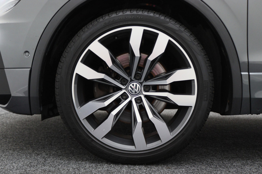 Volkswagen Tiguan 2.0 TSI DSG 4Motion Highline Business R-Line LED, Apple CarPlay, ACC, Camera, Standkachel, Front Assist, Trekhaak, 20''