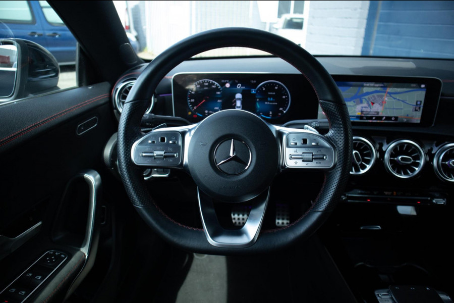 Mercedes-Benz CLA-Klasse 180 Business Solution AMG Widescreen ambient lighting