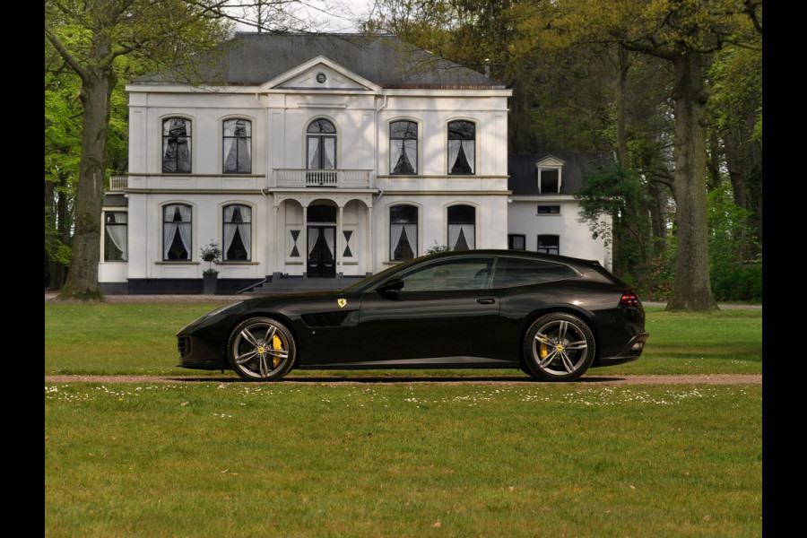 Ferrari GTC4 Lusso 6.3 V12 | Lift | Carbon Driver Zone | Pass. Display | Camera v+a | JBL