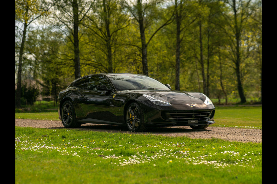 Ferrari GTC4 Lusso 6.3 V12 | Lift | Carbon Driver Zone | Pass. Display | Camera v+a | JBL