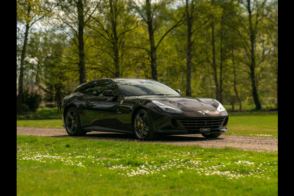 Ferrari GTC4 Lusso 6.3 V12 | Lift | Carbon Driver Zone | Pass. Display | Camera v+a | JBL