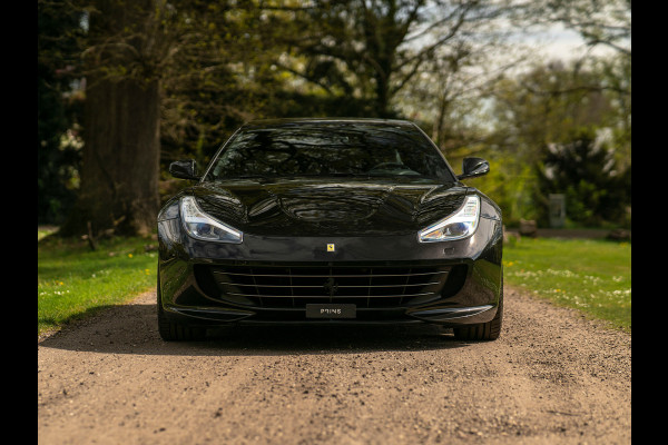 Ferrari GTC4 Lusso 6.3 V12 | Lift | Carbon Driver Zone | Pass. Display | Camera v+a | JBL