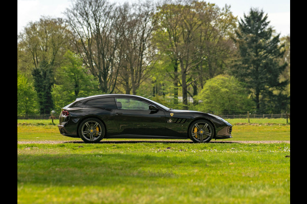 Ferrari GTC4 Lusso 6.3 V12 | Lift | Carbon Driver Zone | Pass. Display | Camera v+a | JBL