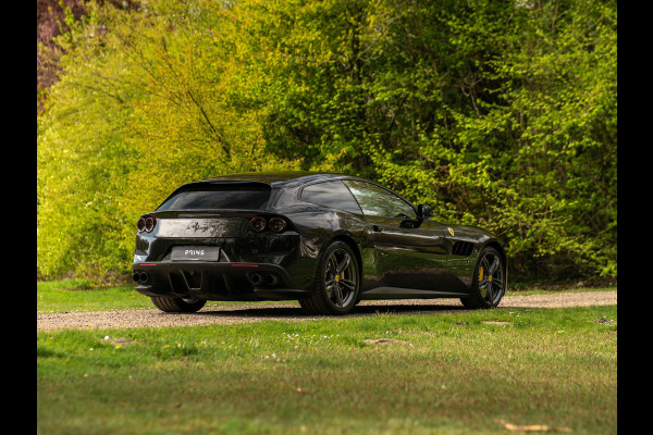 Ferrari GTC4 Lusso 6.3 V12 | Lift | Carbon Driver Zone | Pass. Display | Camera v+a | JBL