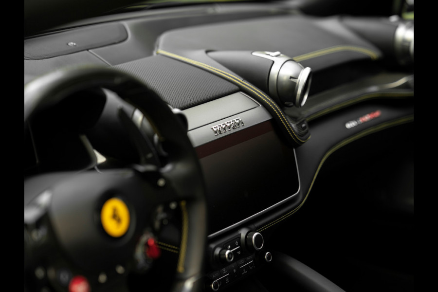 Ferrari GTC4 Lusso 6.3 V12 | Lift | Carbon Driver Zone | Pass. Display | Camera v+a | JBL